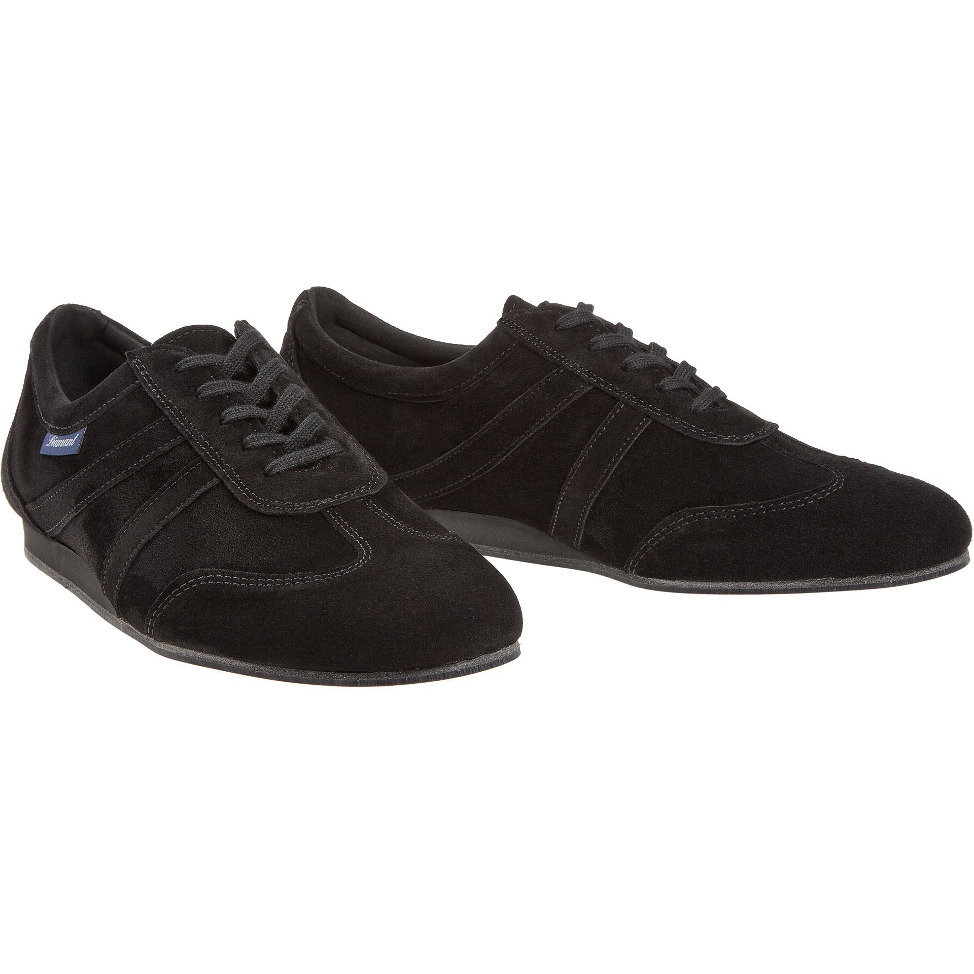 Ein Paar Diamant 133 Tanzsneaker in Schwarz aus Veloursleder mit Schnürsenkeln und flachem Design.